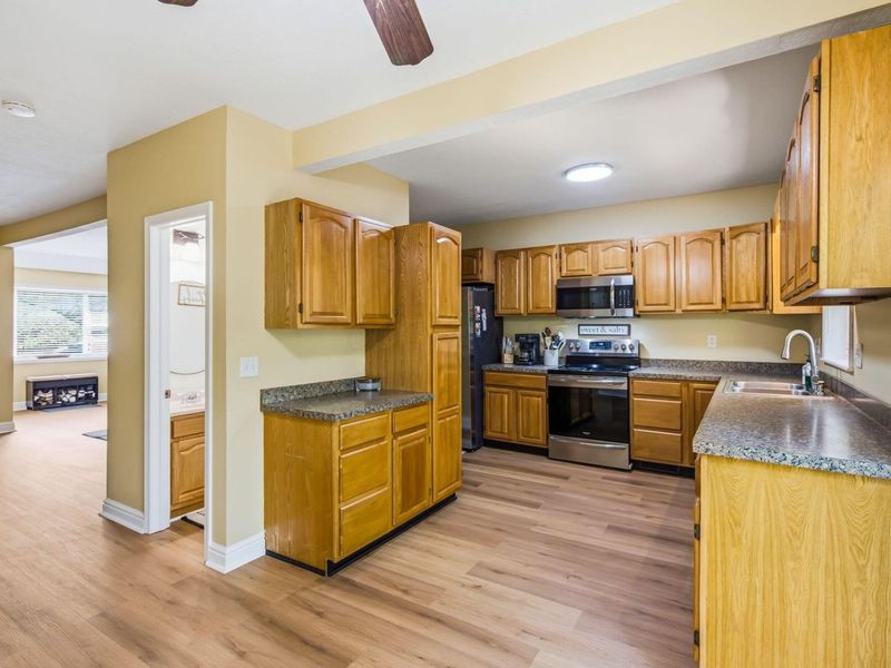 230 W William Street , Delaware, OH 43015 Photo 13