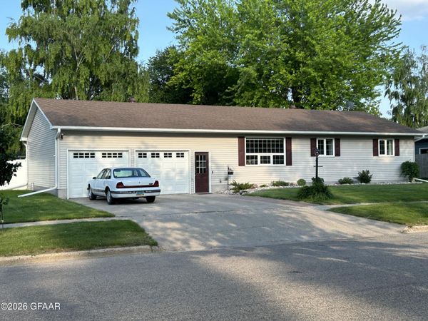 1472 WESTERN Avenue, Grafton, ND 58237
