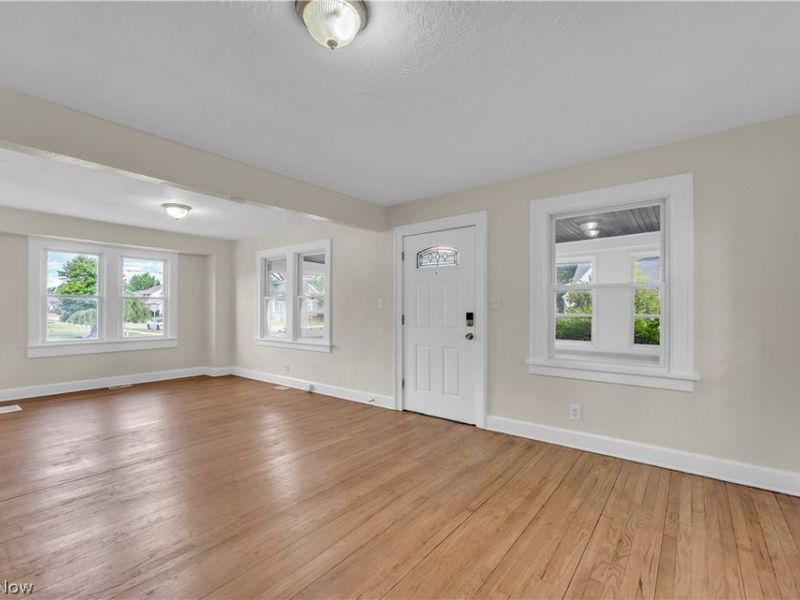 19330 Monterey Avenue , Euclid, OH 44119 Photo 3