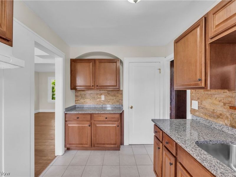 19330 Monterey Avenue , Euclid, OH 44119 Photo 7