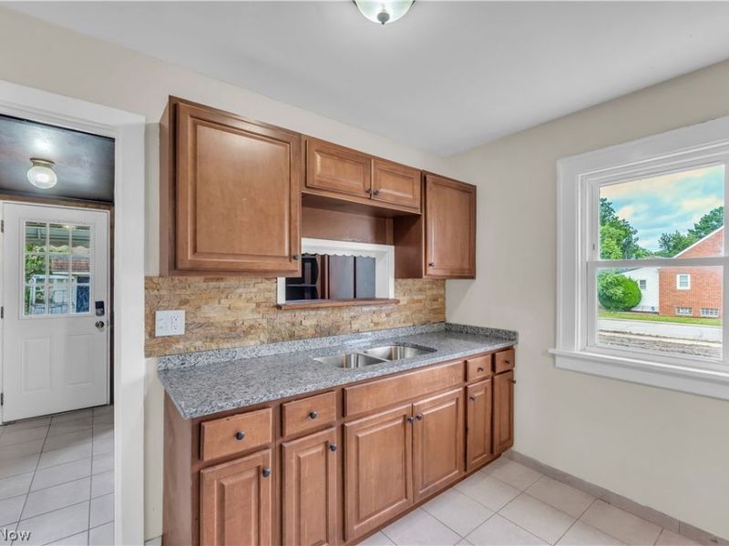 19330 Monterey Avenue , Euclid, OH 44119 Photo 9