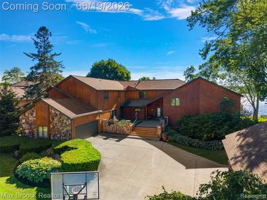 2267 Shankin Drive, Wolverine Lake Vlg, MI 48390