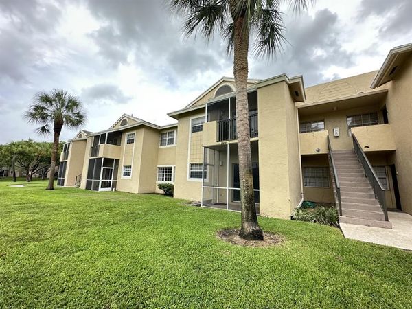 800 Cypress Park Way, Unit M, Pompano Beach, FL 33064