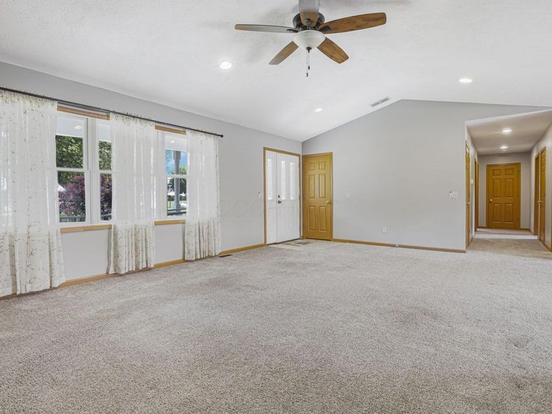 2039 Oakview Drive, Urbana, OH 43078 Photo 10