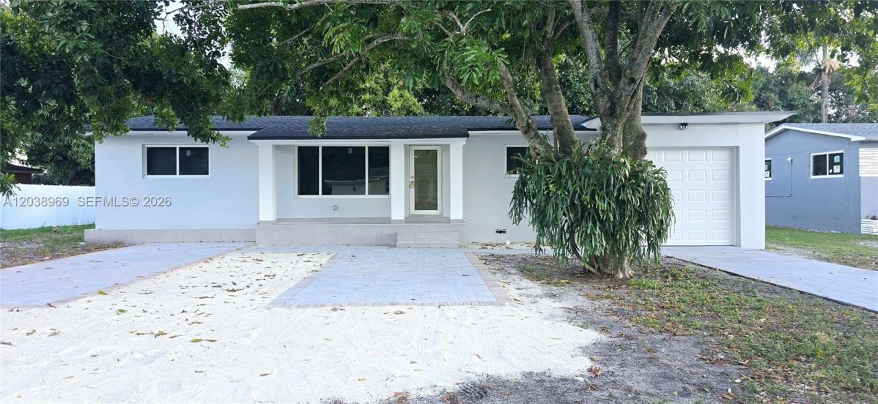 2530 NW 111th St , Miami, FL 33167 Main Photo