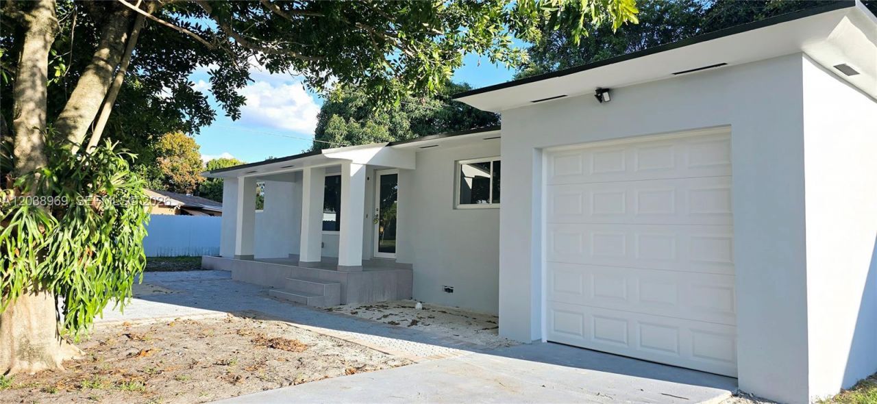 2530 NW 111th St , Miami, FL 33167 Photo
