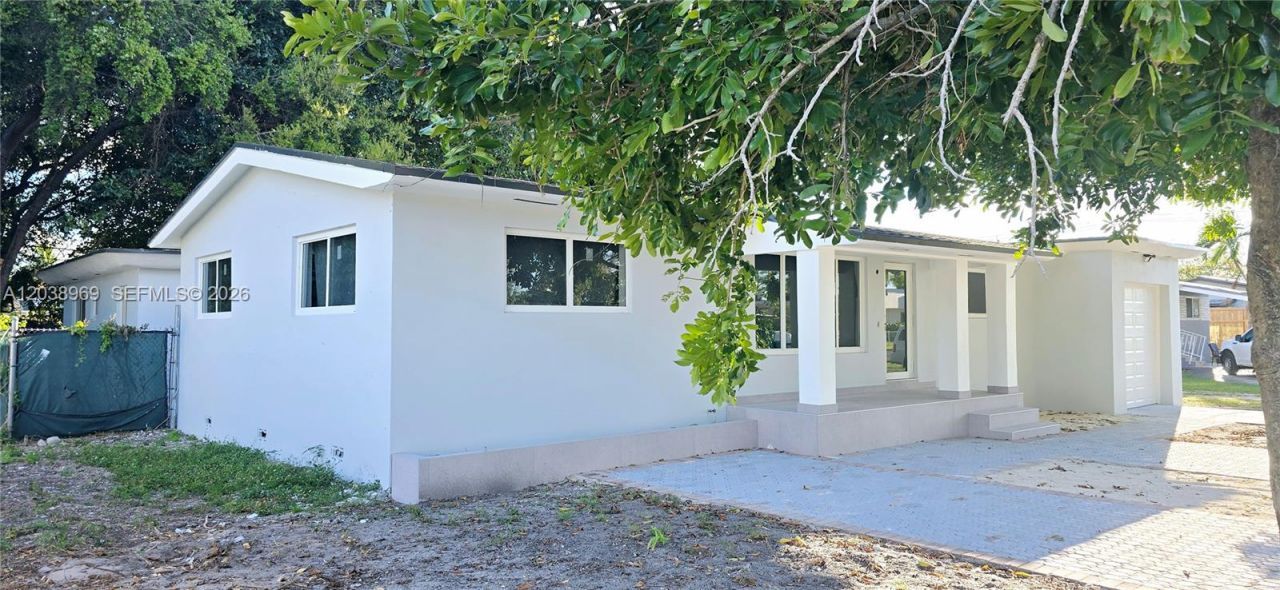 2530 NW 111th St , Miami, FL 33167 Photo