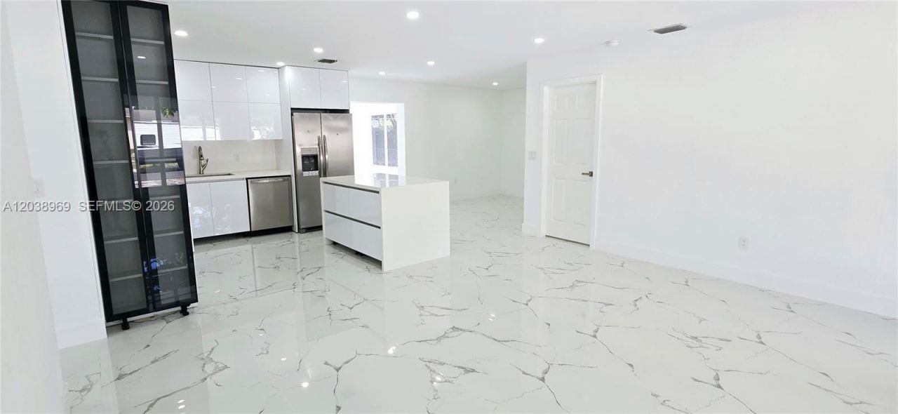 2530 NW 111th St , Miami, FL 33167 Photo