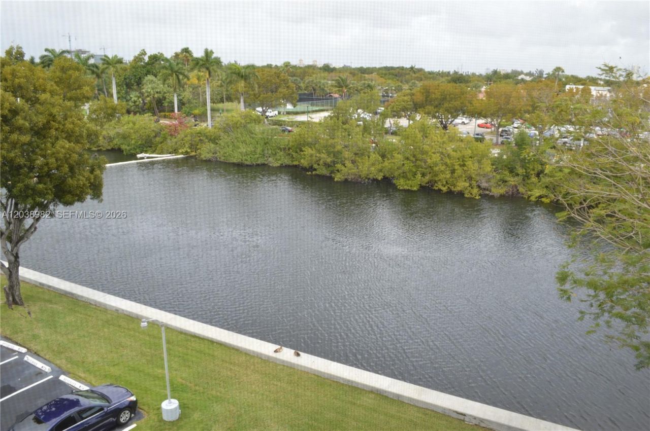 3401 N Country Club Dr, Unit 504, Aventura, FL 33180 Photo