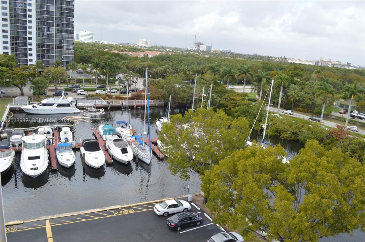 3401 N Country Club Dr, Unit 504, Aventura, FL 33180 Photo