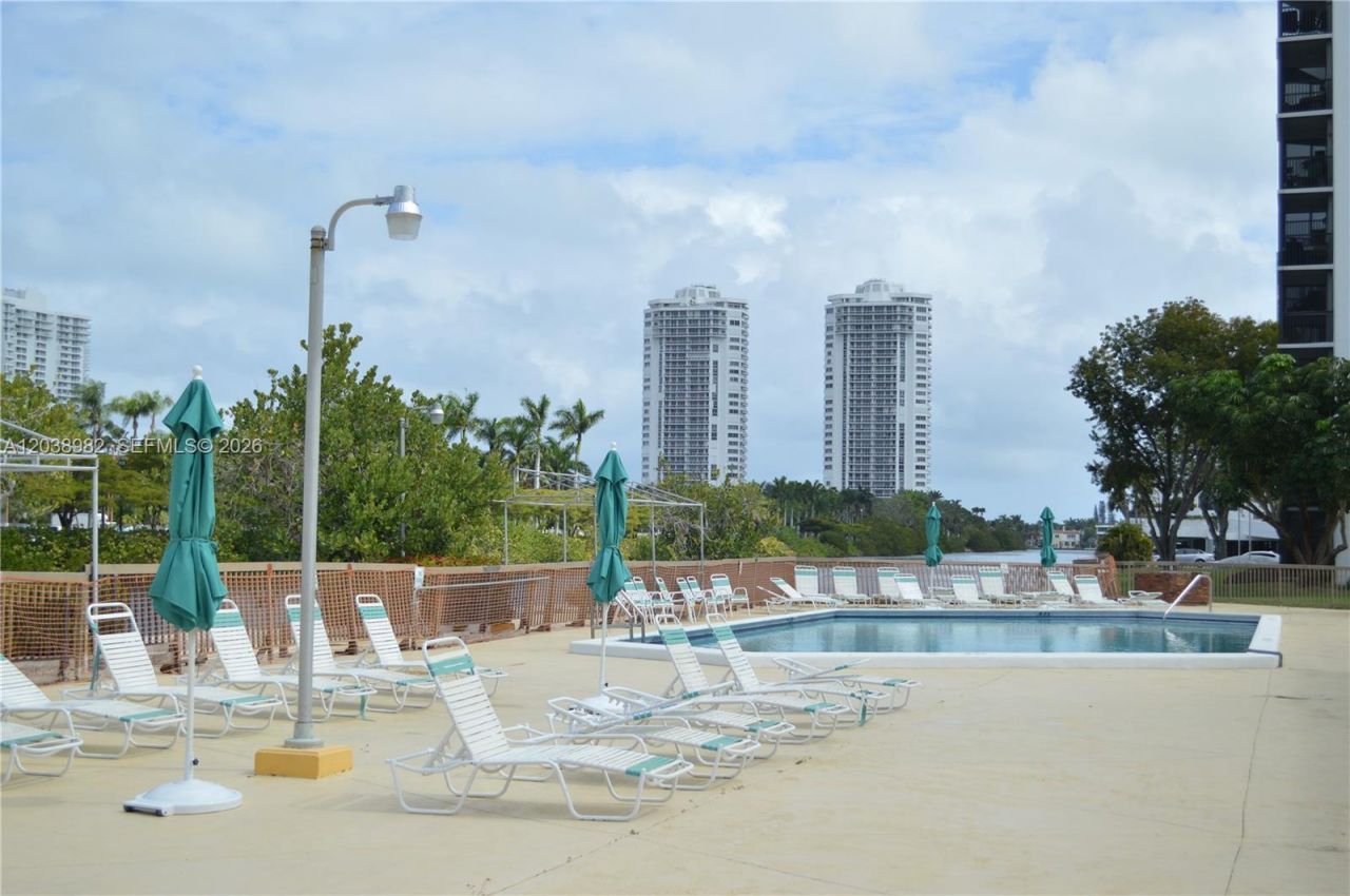3401 N Country Club Dr, Unit 504, Aventura, FL 33180 Photo