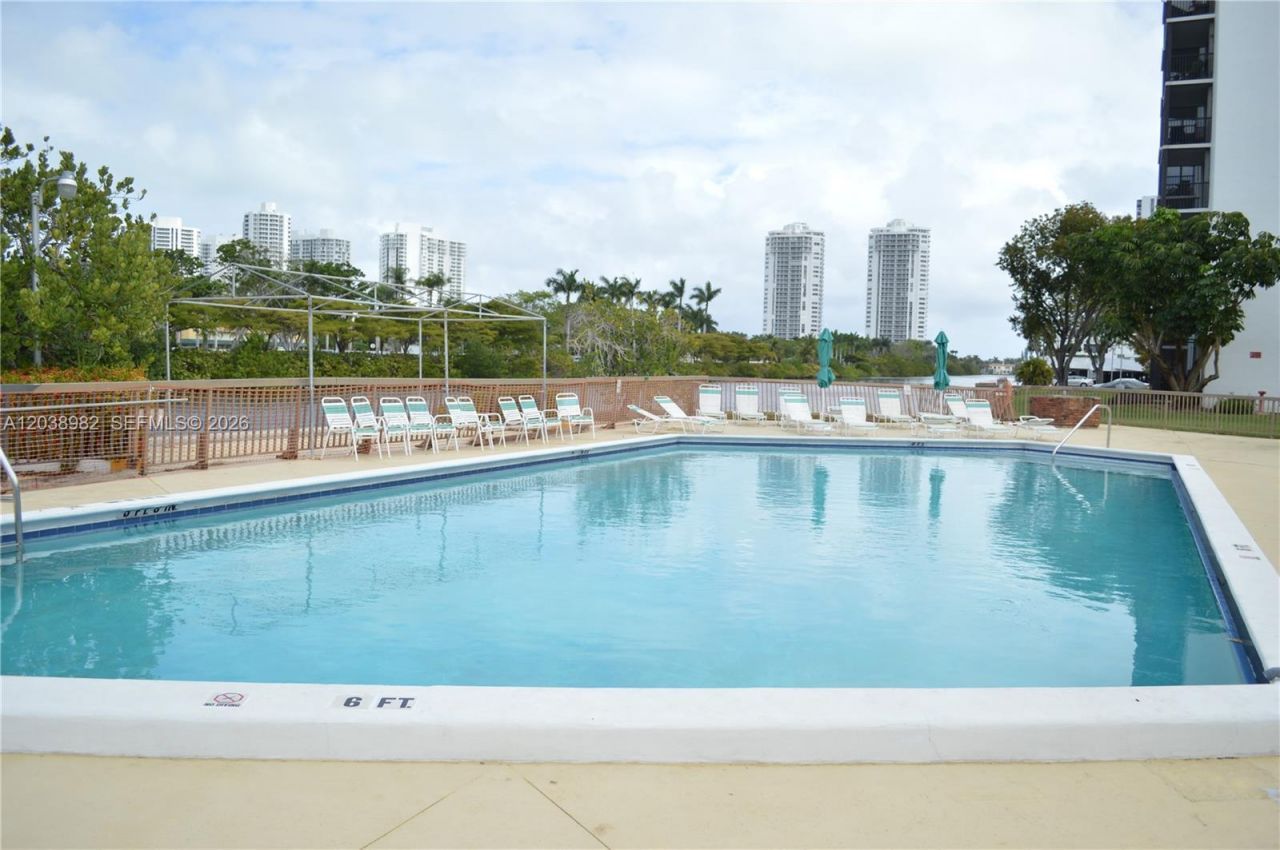 3401 N Country Club Dr, Unit 504, Aventura, FL 33180 Photo