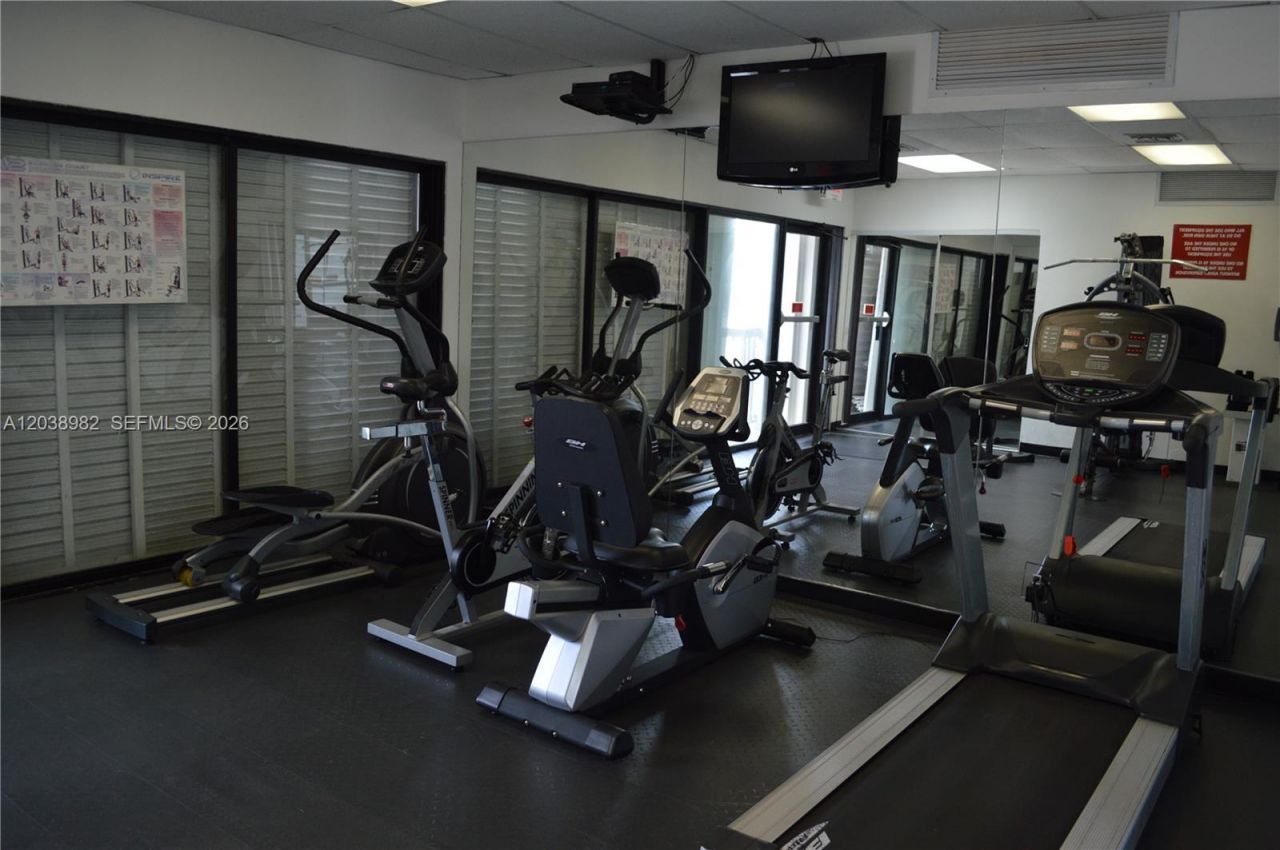 3401 N Country Club Dr, Unit 504, Aventura, FL 33180 Photo