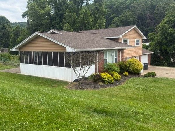 98 Norwood Road, Nitro, WV 25143