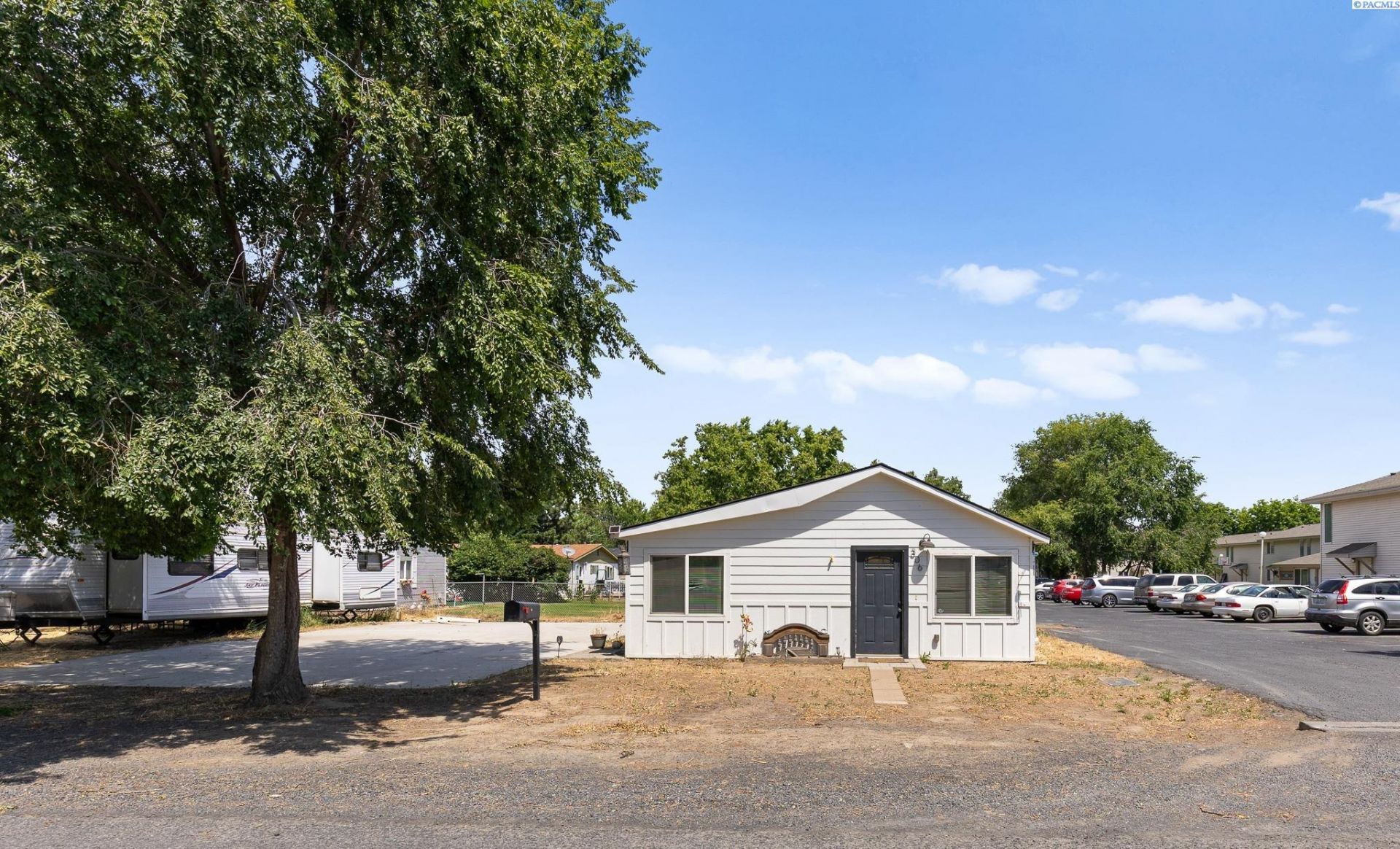 306 E 5th St, Warden, WA 98857 Main Photo