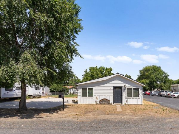 306 E 5th St, Warden, WA 98857