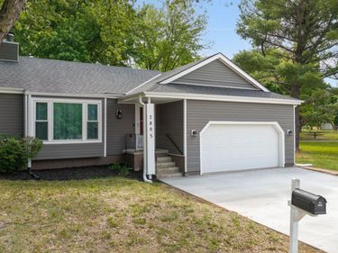 7805 Potter Plaza, Omaha, NE 68122