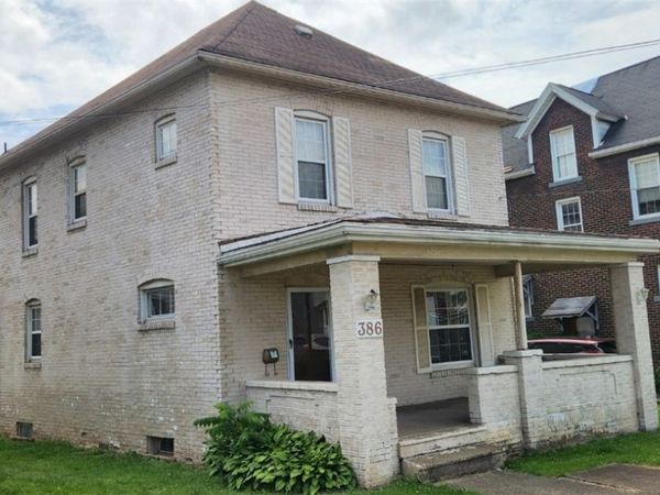 386 Pittsburgh Circle, Ellwood City, PA 16117