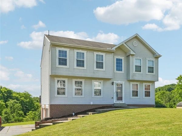 28 Giant Oak Dr, Baden, PA 15005