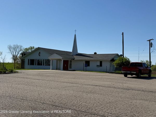 8201 W Iosco Road, Fowlerville, MI 48836