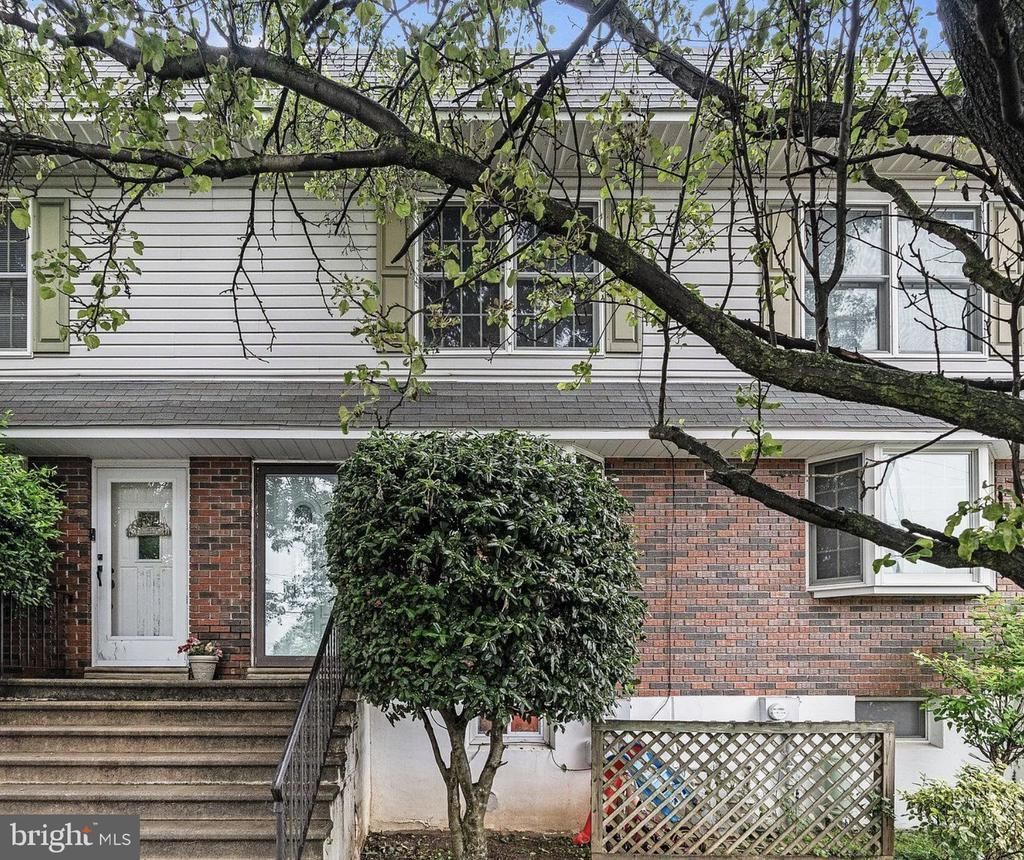 377 E MADISON AVENUE, CLIFTON HEIGHTS, PA 19018