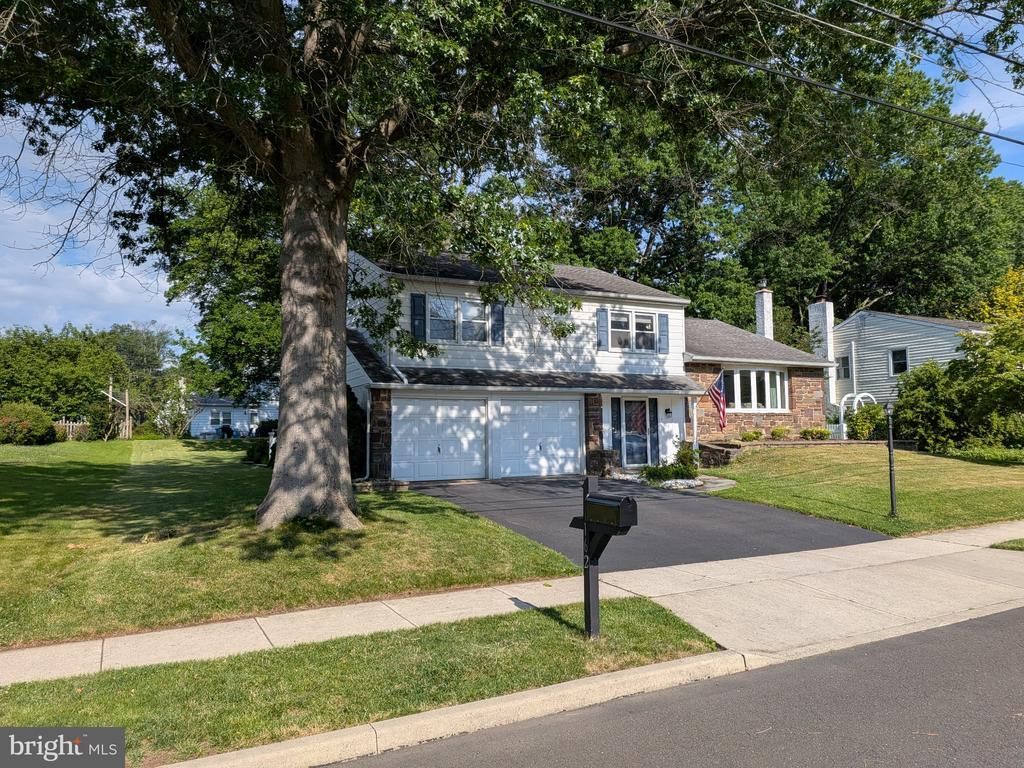 162 WALTON DRIVE , MORRISVILLE, PA 19067