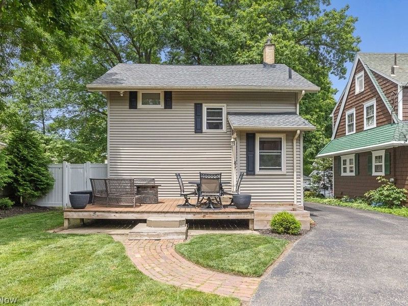 1052 Parkside Drive, Alliance, OH 44601 Photo 2