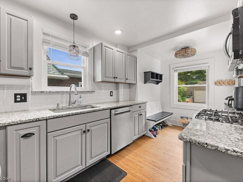 1052 Parkside Drive, Alliance, OH 44601 Photo 4