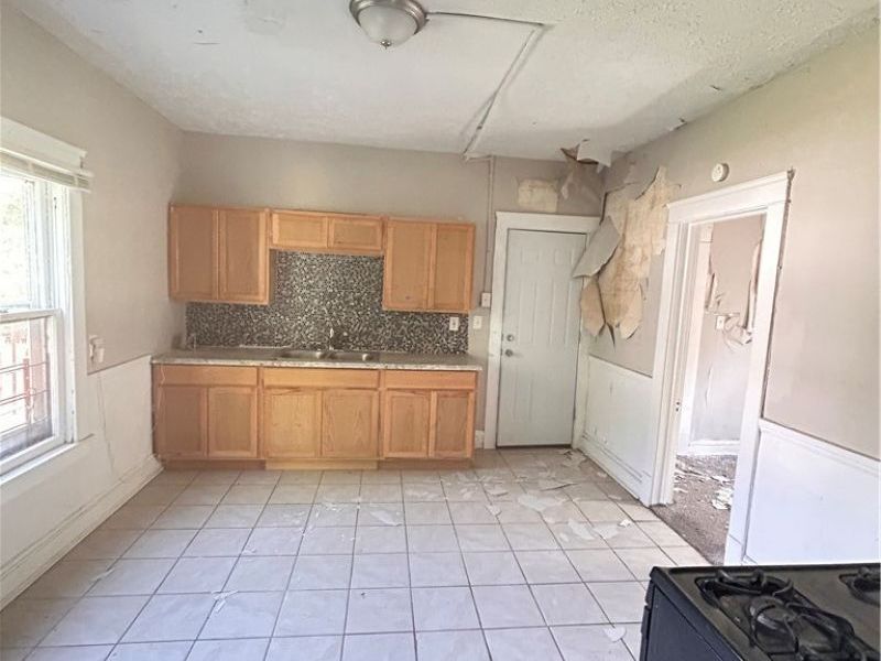11301 Forest Avenue , Cleveland, OH 44104 Photo 6