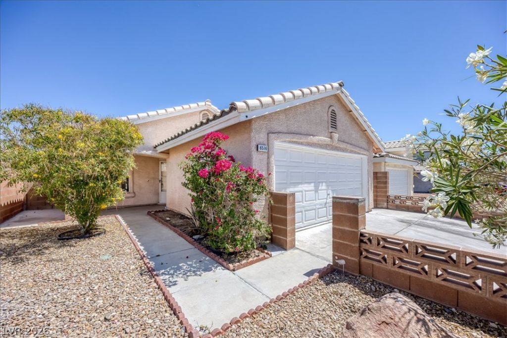 6516 Moon Roses Court, Las Vegas, NV 89108 Main Photo