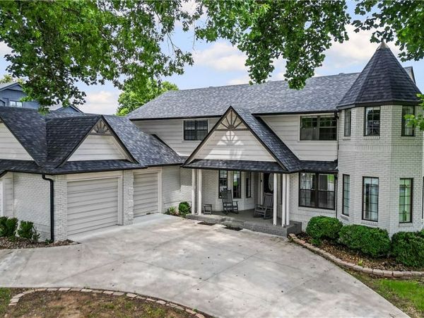1300 Quail Run Circle , Bentonville, AR 72712