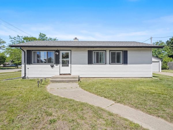 8456 17th Ave, Kenosha, WI 53143