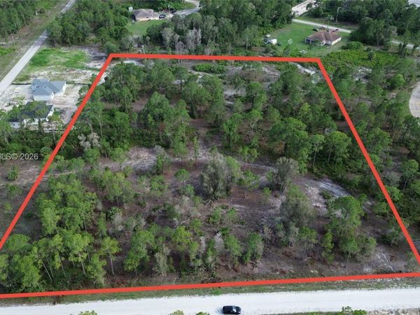 430 Scottsdale St. , Lehigh Acres, FL 33974