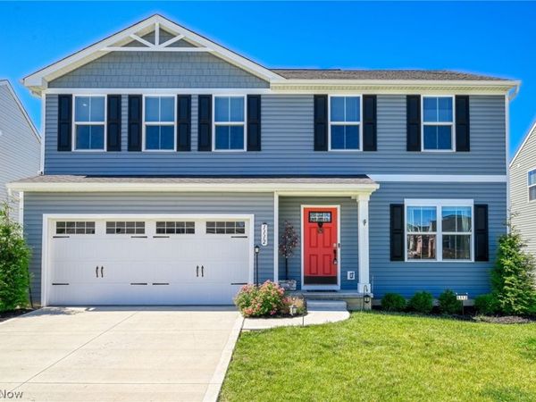 1112 Hidden Lake Boulevard, Akron, OH 44312