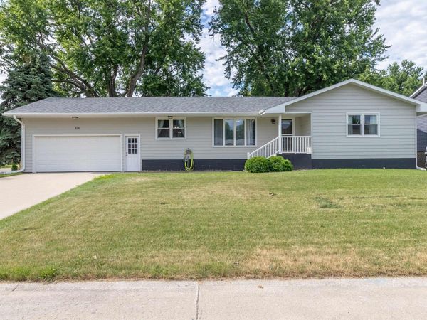 814 S Shannon Drive, Sloan, IA 51055
