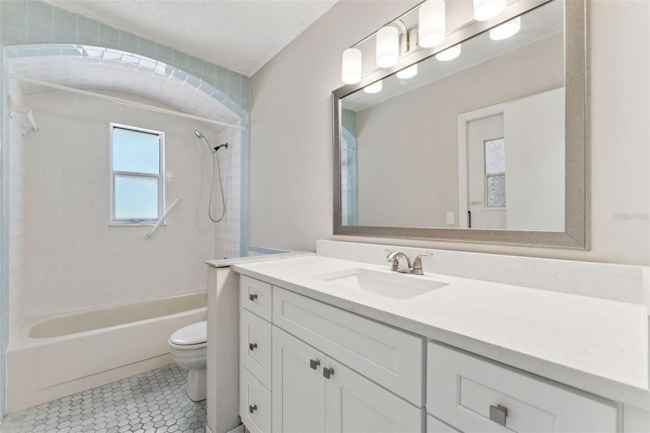 4334 N Landmark Drive, Orlando, FL 32817 Photo