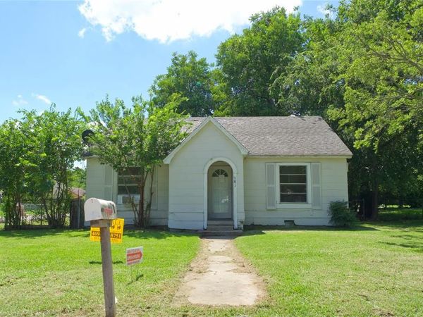 901 N Howeth, Gainesville, TX 76240