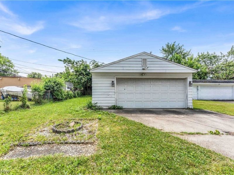 16004 Invermere Avenue , Cleveland, OH 44128 Photo 26