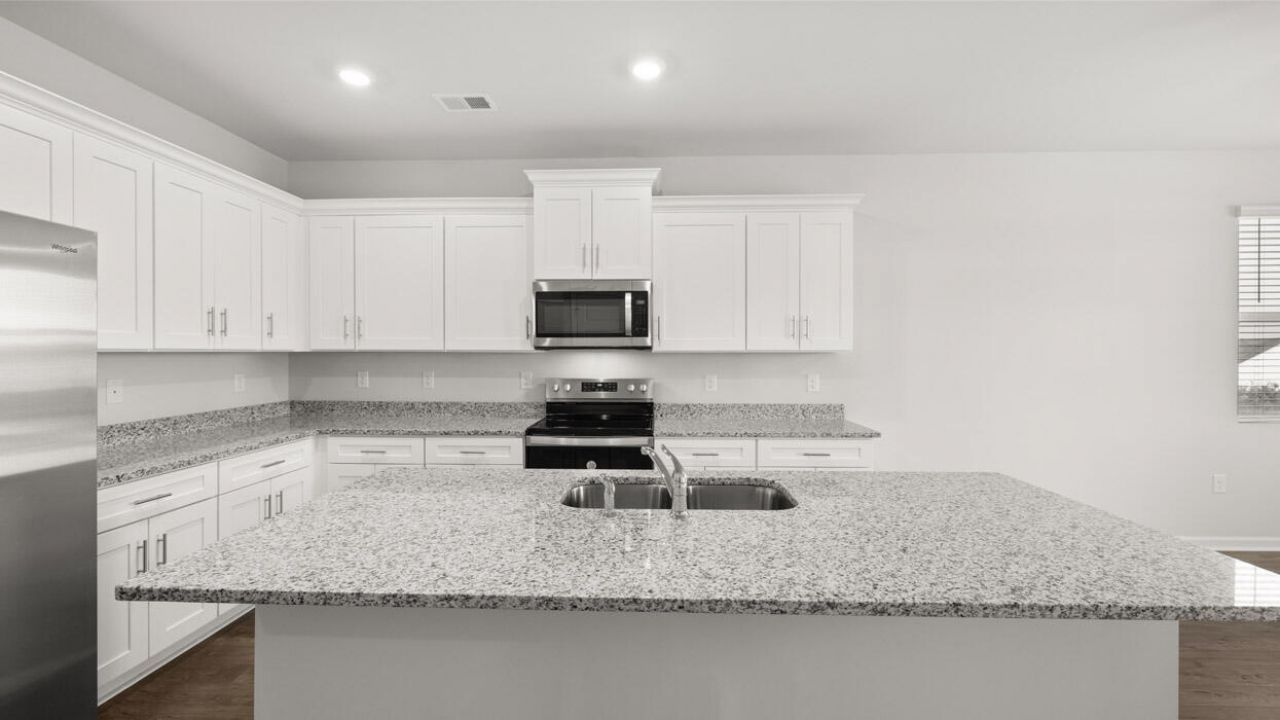 820 Feldspar Manor Photo 8