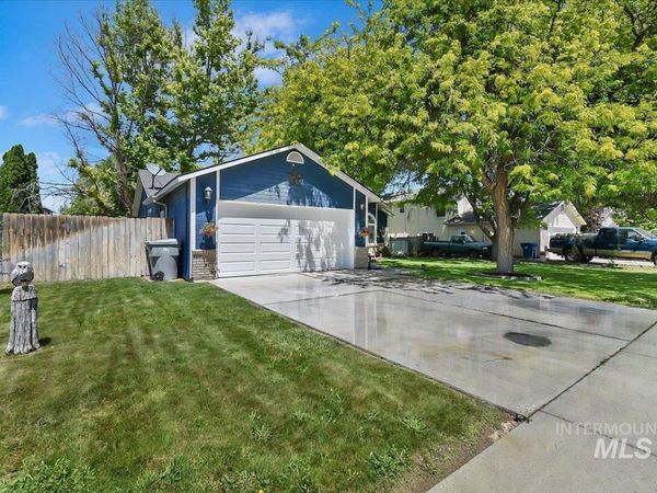 2900 Myrtlewood Way, Nampa, ID 83686