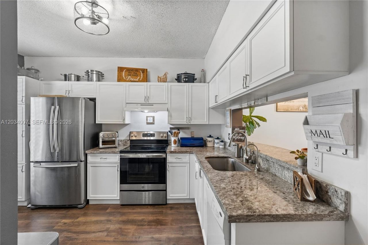 9928 NW 57th Manor, Coral Springs, FL 33076 Photo