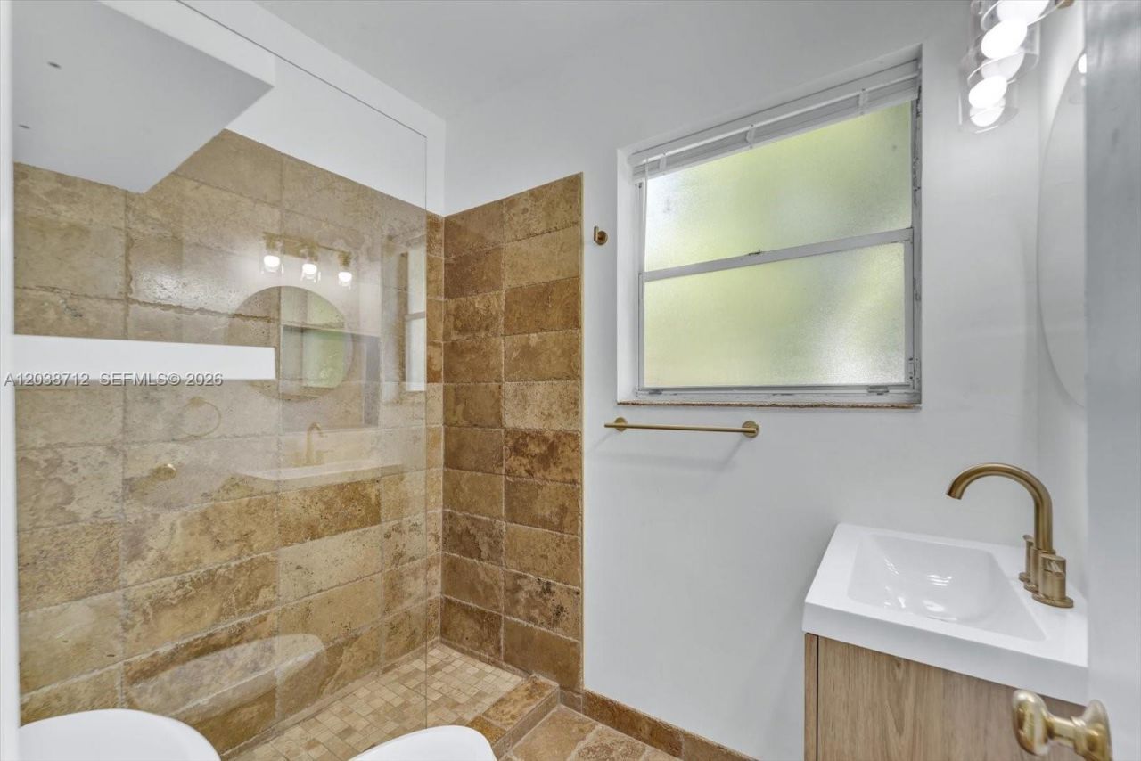 653 Michigan Av, Unit 15, Miami Beach, FL 33139 Photo