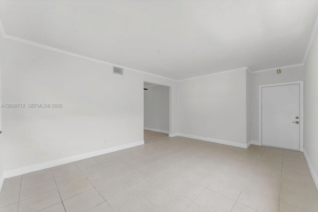 653 Michigan Av, Unit 15, Miami Beach, FL 33139 Photo
