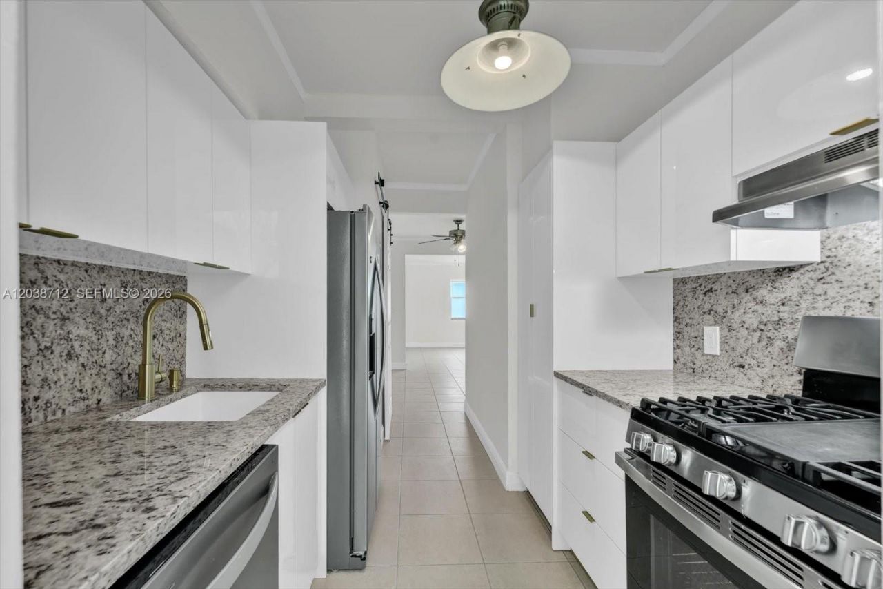 653 Michigan Av, Unit 15, Miami Beach, FL 33139 Photo