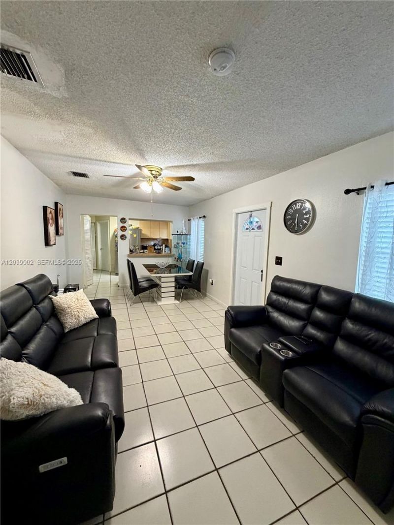 400 NW 44th Ave, Miami, FL 33126 Photo