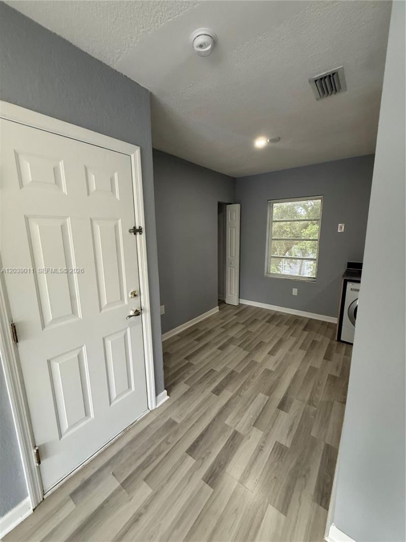 426 NE 77th St Rd , Unit 4, Miami, FL 33138 Photo