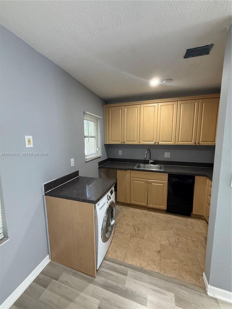 426 NE 77th St Rd , Unit 4, Miami, FL 33138 Photo