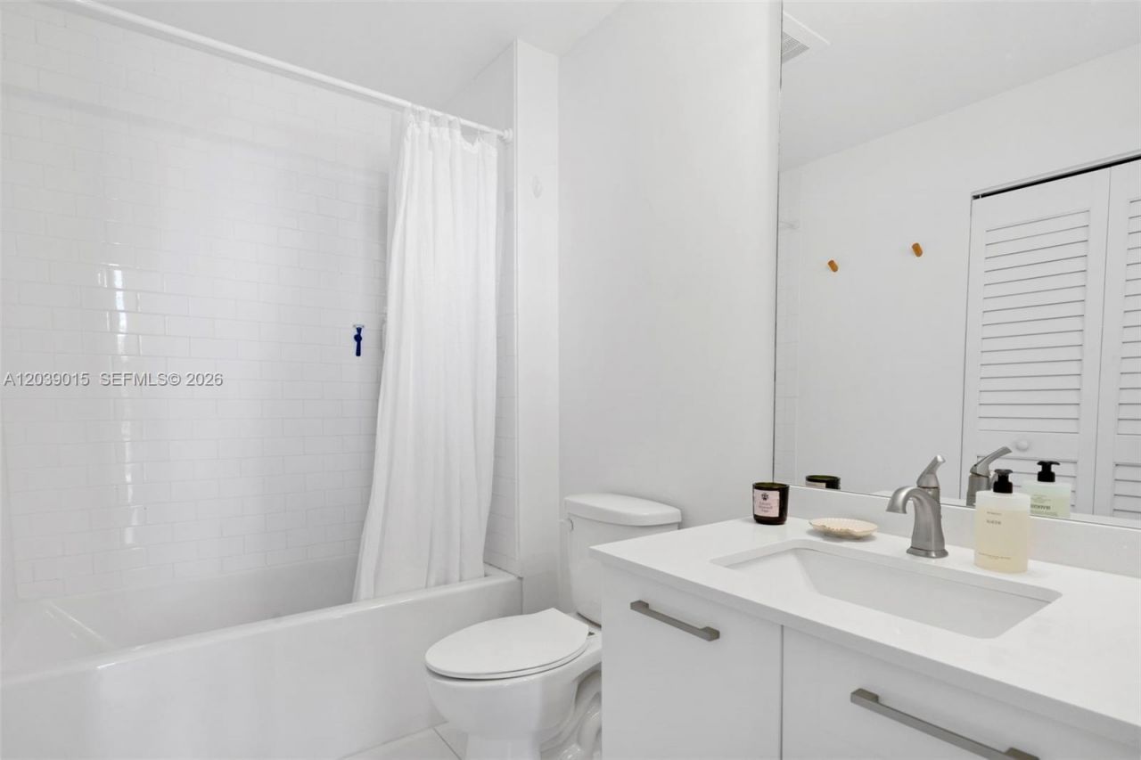 151 SE 1st St , Unit 3102, Miami, FL 33131 Photo