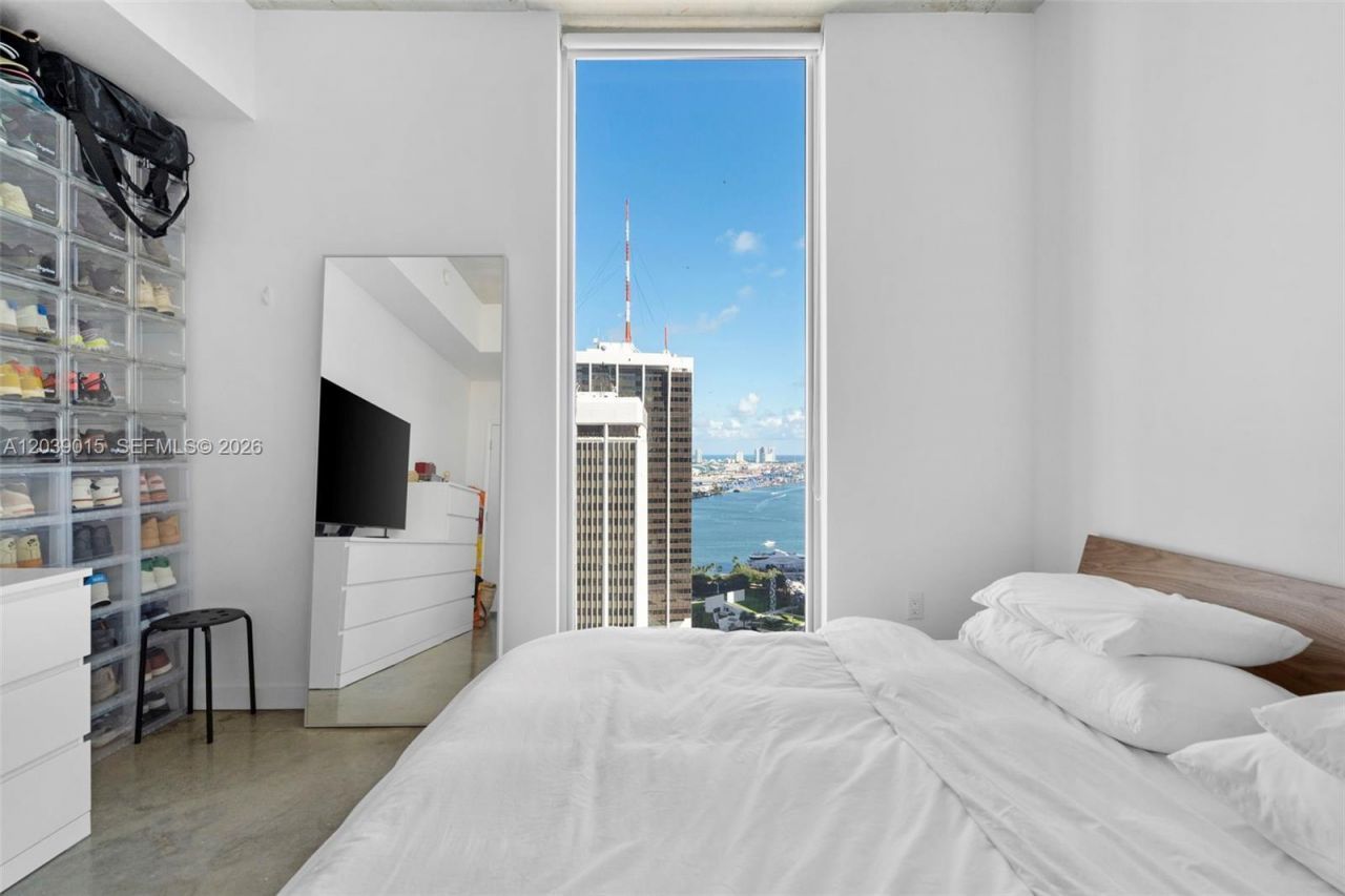 151 SE 1st St , Unit 3102, Miami, FL 33131 Photo