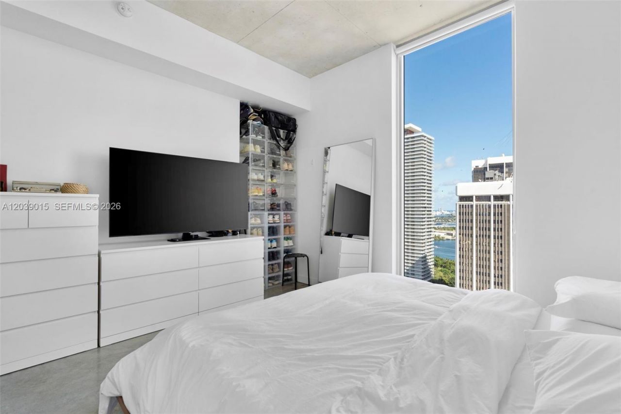 151 SE 1st St , Unit 3102, Miami, FL 33131 Photo